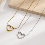 Colgante en Forma de Corazón con Nudo de Oro