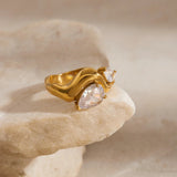 Anillo de Oro en Forma de Gota de Diamante Soletta