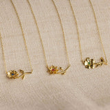 Collar de Oro con Flor de Nacimiento Maribelle