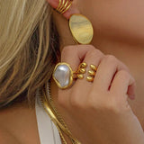 Anillo de Perla Dorada Charis