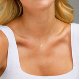 Collar de Inicial de Letra Therese en Oro