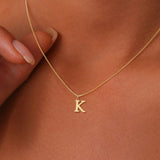 Collar de Inicial de Letra Therese en Oro
