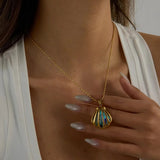 Colgante Nixie de Concha Dorada