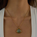Colgante Nixie de Concha Dorada