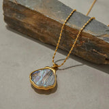Colgante Nixie de Concha Dorada